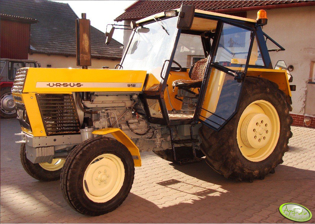 Foto traktor Ursus 902 #354024