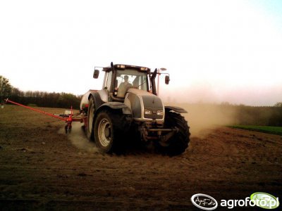Valtra T190 + Kuhn
